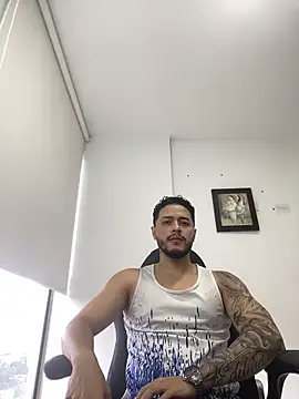 MattiaDupont online show from March 13, 2026, 9:43 pm