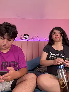 Snapshot of EmilyAndAndrew chatting on June 10, 2026, 4:34 am EmilyAndAndrew online show from June 10, 2026, 4:34 am