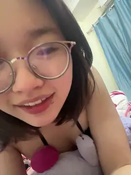 Alicia-a online show from March 4, 2026, 12:11 pm