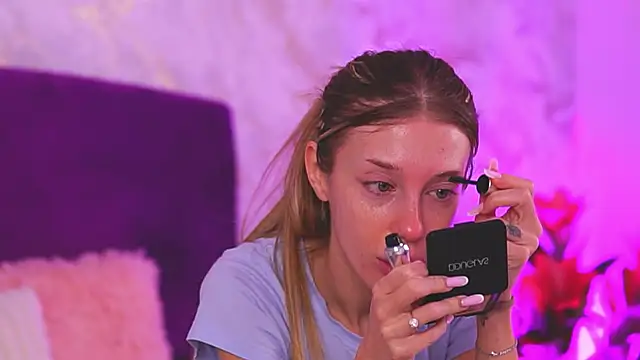 EllinaNuria online show from February 24, 2026, 4:32 am