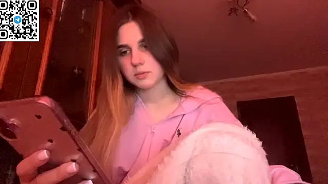Snapshot of LovelySilk_63 chatting on March 19, 2026, 2:10 pm LovelySilk 63 online show from March 19, 2026, 2:10 pm
