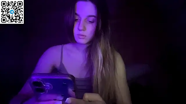 Snapshot of LovelySilk_63 chatting on April 1, 2026, 7:33 pm LovelySilk 63 online show from April 1, 2026, 7:33 pm