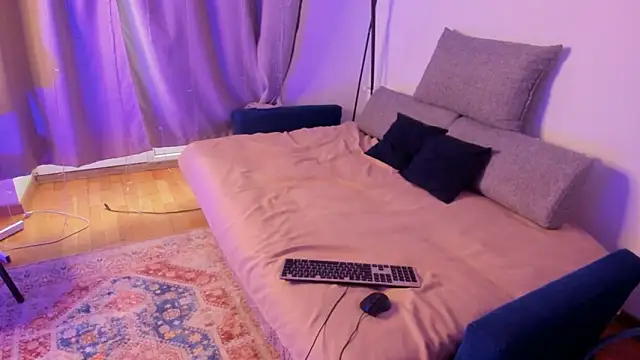 CalmFever online show from February 12, 2026, 12:33 pm