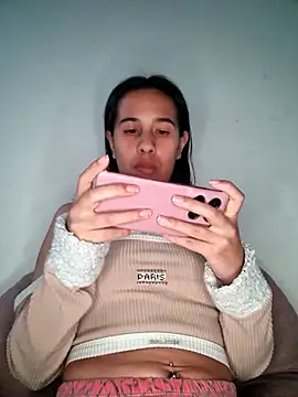 kittyluna  online show from April 26, 2026, 6:44 am