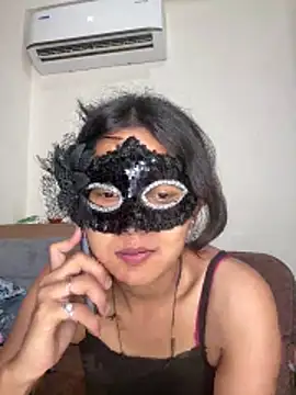 raavigirl online show from April 21, 2026, 9:17 pm