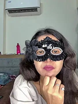raavigirl online show from April 25, 2026, 3:31 pm