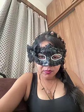 Snapshot of raavigirl chatting on June 1, 2026, 7:32 am raavigirl online show from June 1, 2026, 7:32 am