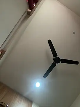 raavigirl online show from July 3, 2026, 6:20 am