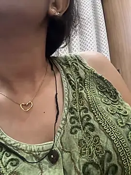 raavigirl online show from July 29, 2026, 4:49 pm