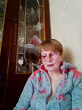 SophieBurns online show from May 4, 2026, 11:39 am