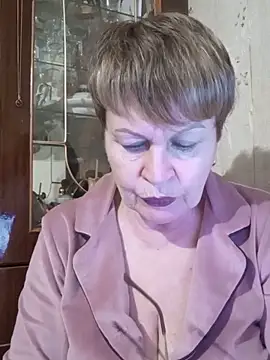 SophieBurns online show from May 18, 2026, 2:01 pm