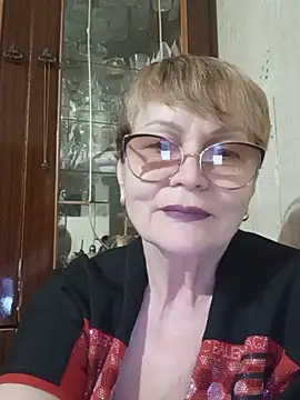 SophieBurns online show from June 17, 2026, 3:35 pm