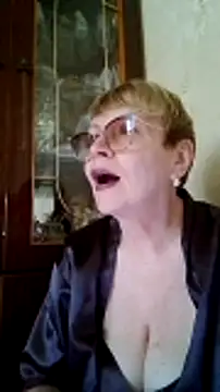 SophieBurns online show from June 25, 2026, 10:20 am