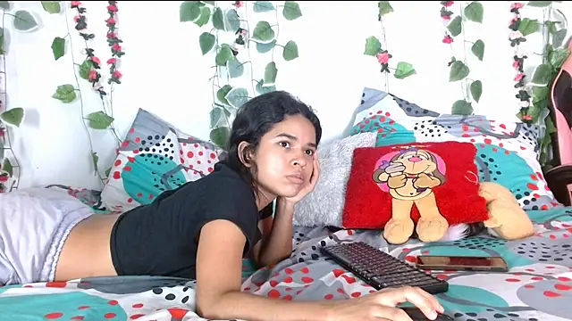karolsweetvagi online show from July 25, 2026, 7:44 pm