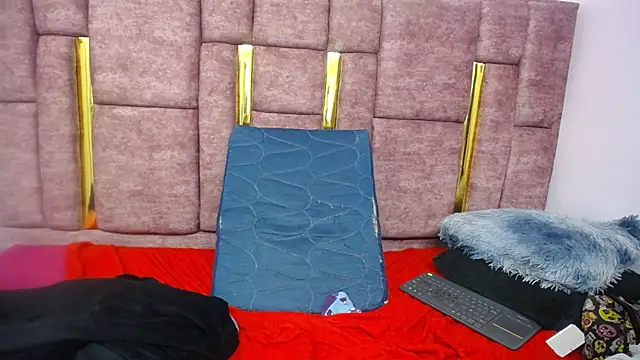 FRANCESCA LOVE  online show from April 23, 2026, 4:03 am