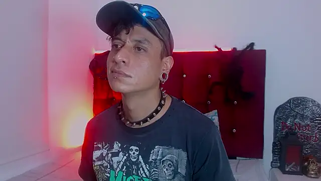 SkinnyDevil12 online show from March 13, 2026, 3:35 am