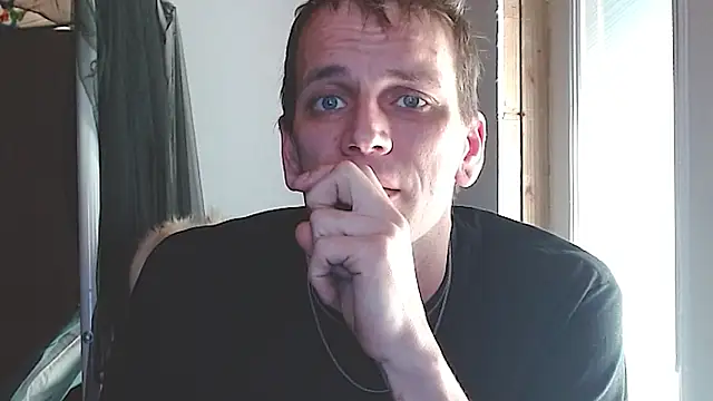 Snapshot of cguffey2284 chatting on April 5, 2026, 10:40 pm cguffey2284 online show from April 5, 2026, 10:40 pm