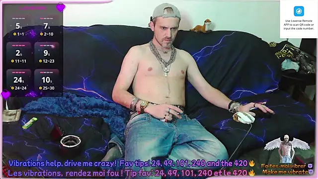 Snapshot of SwatRocShy chatting on June 1, 2026, 9:49 pm SwatRocShy online show from June 1, 2026, 9:49 pm