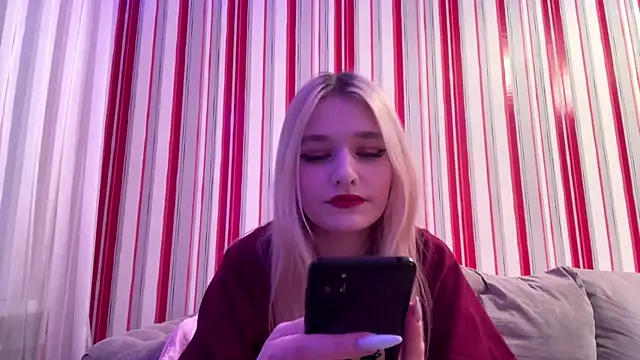 Snapshot of MiaBerlateen chatting on February 19, 2026, 6:15 pm MiaBerlateen online show from February 19, 2026, 6:15 pm