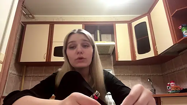 Snapshot of MiaBerlateen chatting on February 23, 2026, 7:00 pm MiaBerlateen online show from February 23, 2026, 7:00 pm