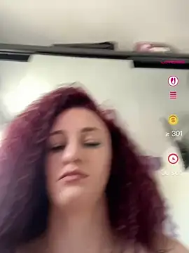 Snapshot of Roxyfoxyyy chatting on June 4, 2026, 6:19 am Roxyfoxyyy online show from June 4, 2026, 6:19 am