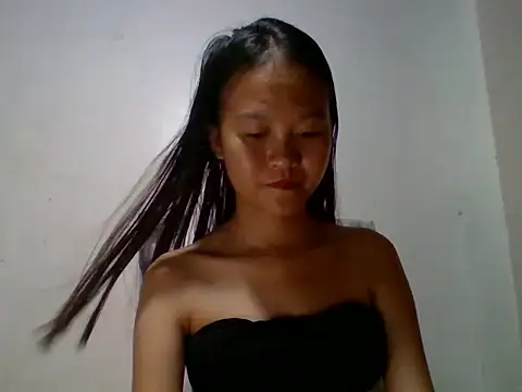 Yourlilpinayy online show from April 27, 2026, 10:08 pm
