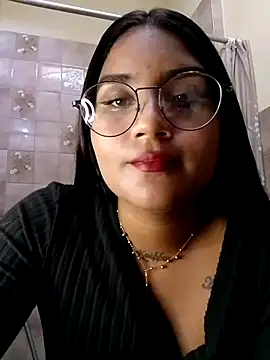 Snapshot of Zoe_Renata chatting on July 5, 2026, 8:05 pm Zoe Renata online show from July 5, 2026, 8:05 pm