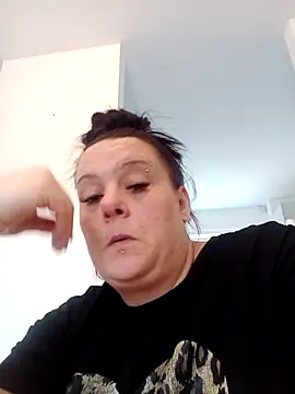 Snapshot of louisa36 chatting on March 27, 2026, 9:53 am louisa36 online show from March 27, 2026, 9:53 am