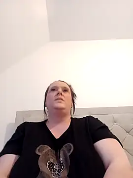 Snapshot of louisa36 chatting on April 2, 2026, 6:38 pm louisa36 online show from April 2, 2026, 6:38 pm