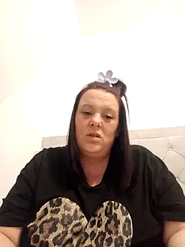 Snapshot of louisa36 chatting on April 4, 2026, 10:40 pm louisa36 online show from April 4, 2026, 10:40 pm
