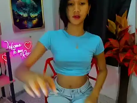 littlemikay online show from February 18, 2026, 6:31 am