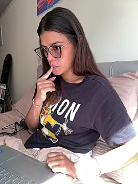 Snapshot of RachelWeisz_ chatting on July 24, 2026, 2:48 pm RachelWeisz online show from July 24, 2026, 2:48 pm