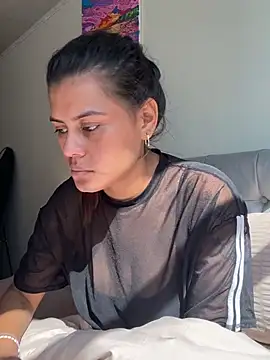 Snapshot of RachelWeisz_ chatting on July 28, 2026, 2:13 pm RachelWeisz online show from July 28, 2026, 2:13 pm