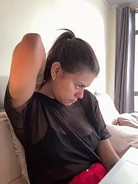 Snapshot of RachelWeisz_ chatting on July 28, 2026, 4:39 pm RachelWeisz online show from July 28, 2026, 4:39 pm