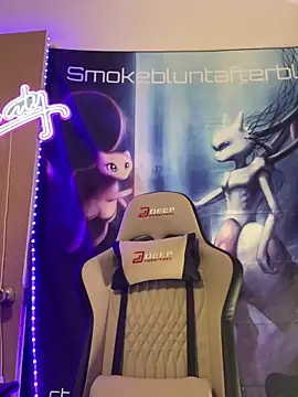 Smokebluntafterblunt online show from April 5, 2026, 2:09 am