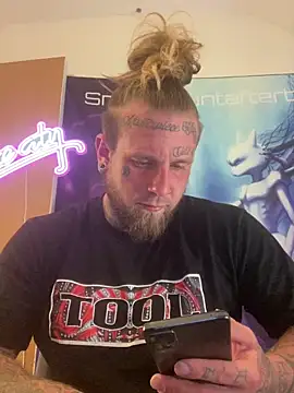 Smokebluntafterblunt online show from May 25, 2026, 12:38 am