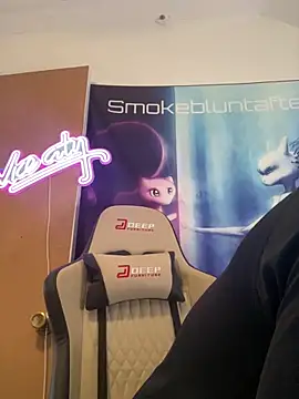 Smokebluntafterblunt online show from May 25, 2026, 7:20 pm