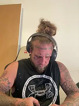 Smokebluntafterblunt online show from July 31, 2026, 3:39 am