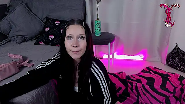 Snapshot of xdigitalxhoe chatting on June 1, 2026, 8:43 pm xdigitalxhoe online show from June 1, 2026, 8:43 pm