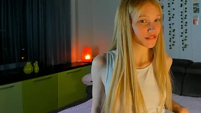Snapshot of Kiracute18 chatting on March 27, 2026, 6:29 pm Kiracute18 online show from March 27, 2026, 6:29 pm