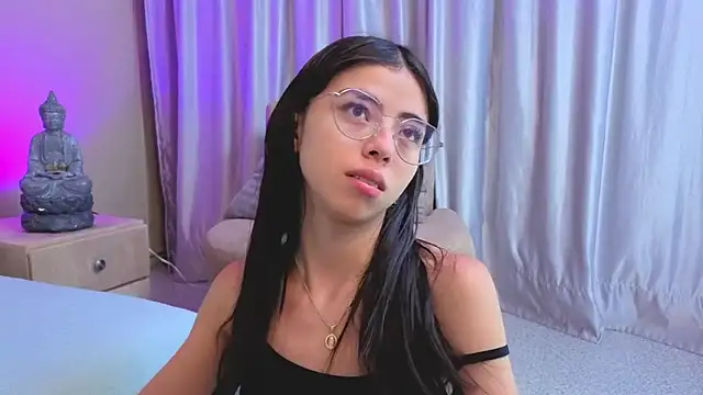 Mia Naive online show from April 28, 2026, 11:37 am