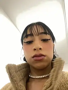 alahia pink online show from March 12, 2026, 3:34 am