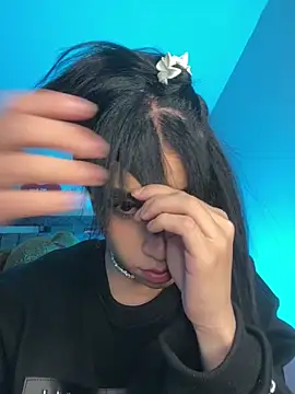 alahia pink online show from March 15, 2026, 4:40 am