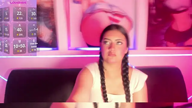 JoycePierce online show from March 3, 2026, 12:33 pm