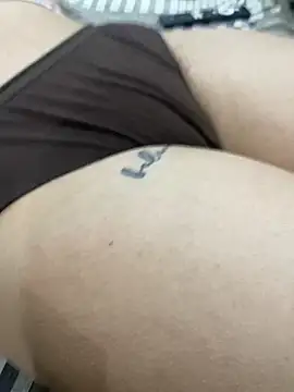 unicornbabe23 online show from June 3, 2026, 2:33 pm