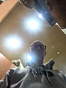 Snapshot of pareja47 chatting on February 6, 2026, 8:01 pm pareja47 online show from February 6, 2026, 8:01 pm