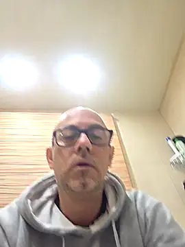 Snapshot of pareja47 chatting on February 21, 2026, 6:42 pm pareja47 online show from February 21, 2026, 6:42 pm