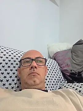 pareja47 online show from May 5, 2026, 8:44 am