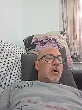 pareja47 online show from May 14, 2026, 1:07 pm