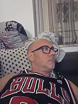Snapshot of pareja47 chatting on June 13, 2026, 8:18 pm pareja47 online show from June 13, 2026, 8:18 pm
